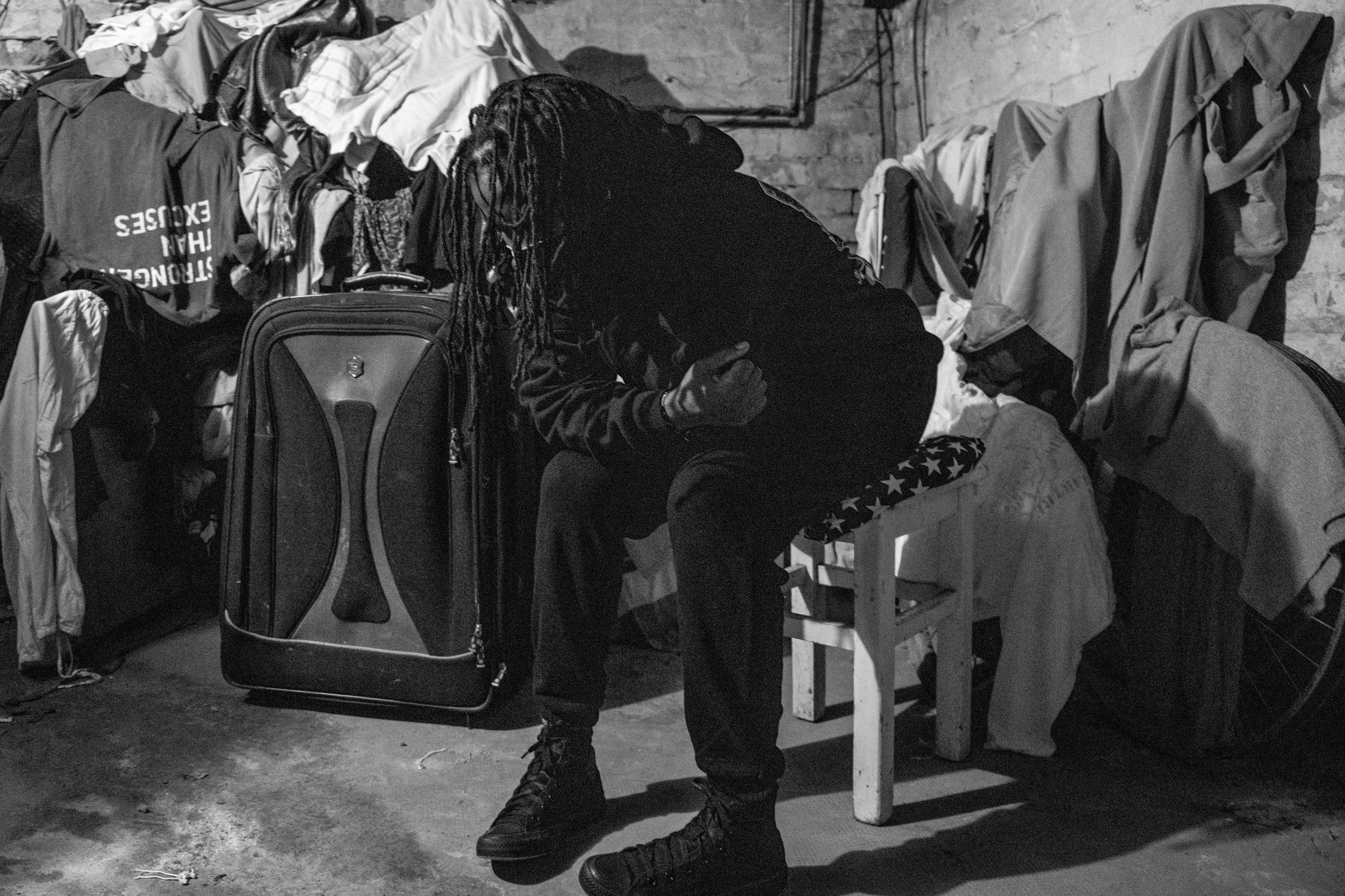 „Mutat de la noi” se joacă astăzi la Sibiu și duminică și marți în Turneul Dezrădăcinării. Astăzi începe epilogul Maratonului „25 de ore de teatru non-stop”.